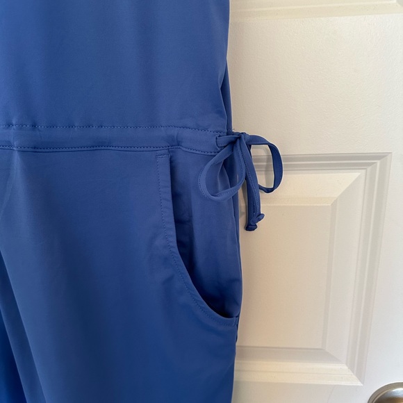 Columbia dress with adjustable waist and pockets! - Picture 5 of 8